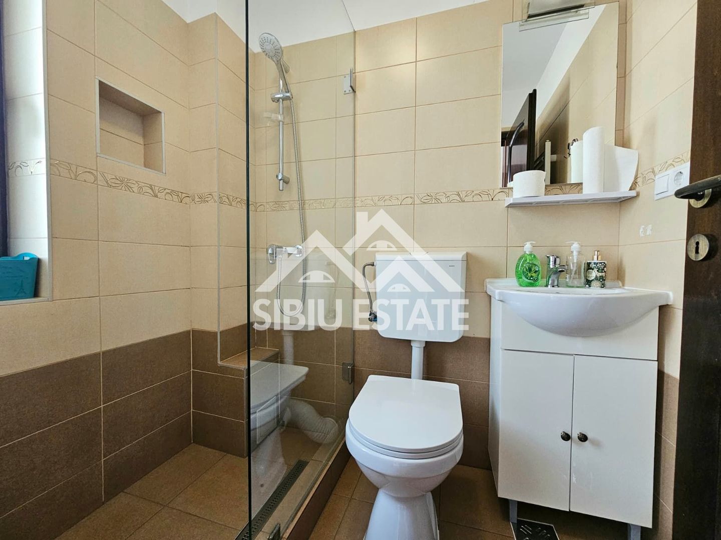 Casa mobilata 4 camere, 2 bai, curte si carport - Poză 8