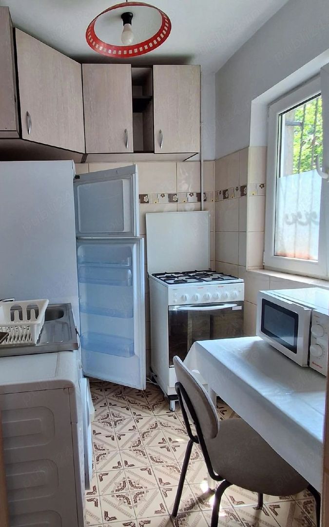 De Inchiriat: Garsonieră Modernă în zona Tineretului, aproape de Metrou și Parc - Poză 5