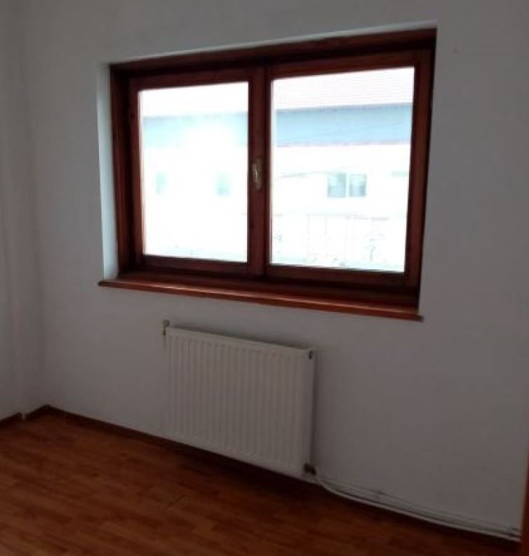 Apartament 3 camere Targu Neamt - Poză 1
