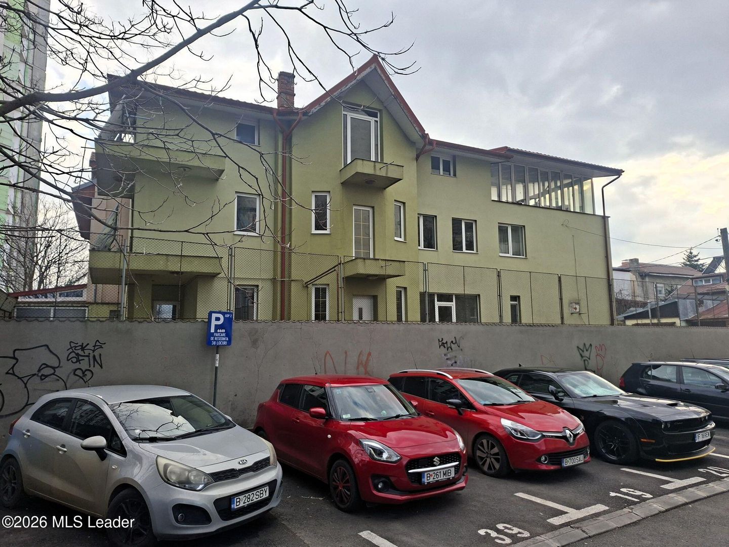 Vila cu 10 camere, destinatie rezidentiala / birouri - Poză 1