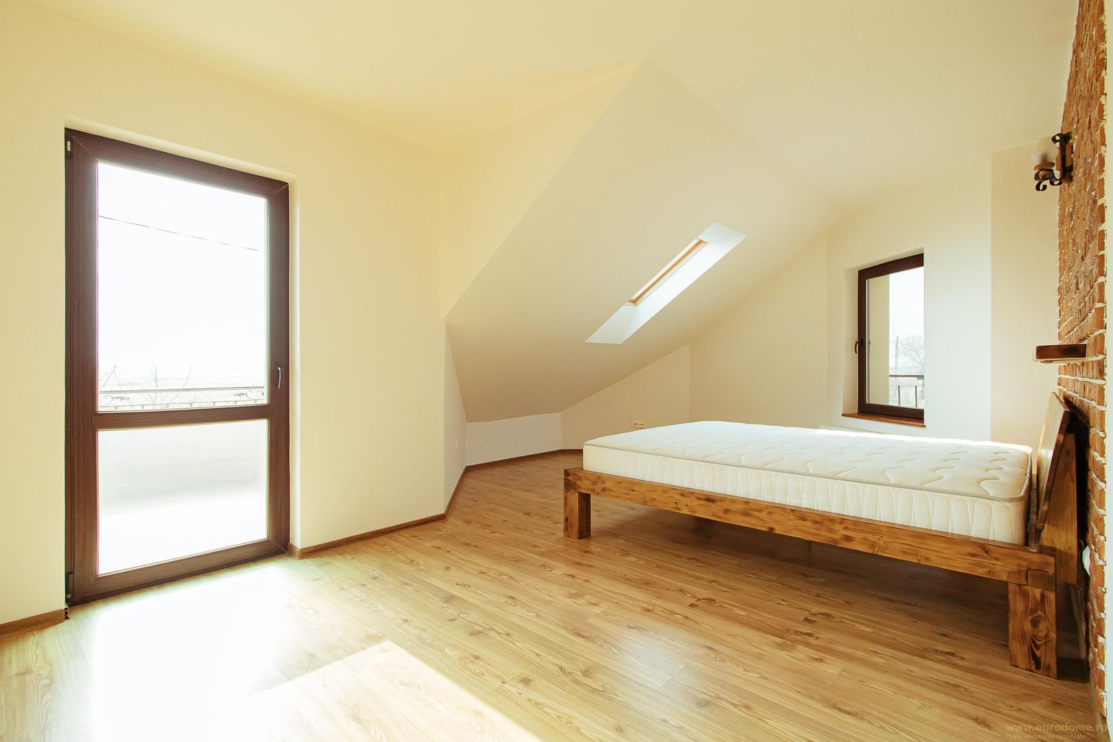 Casă nouă, intrare Stupini - Poză 18