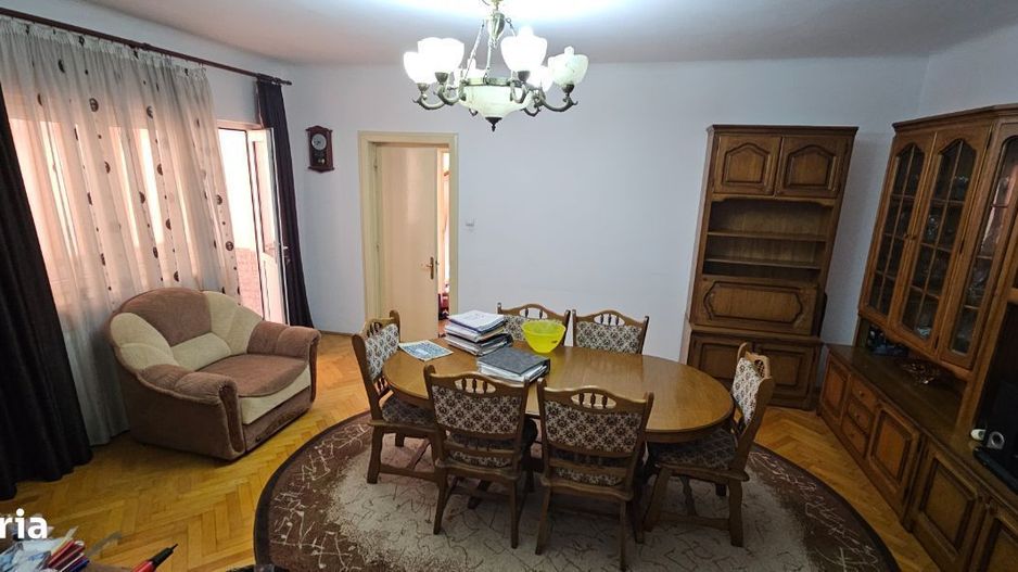 Vila P+1 Piața Muncii , strada Orzari, apartament cu 3 camere la Parer - Poză 9