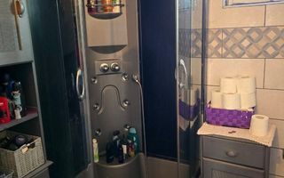 Casă spațioasă, 556 mp teren – Câmpenești, mobilată și utilată - Poză 5