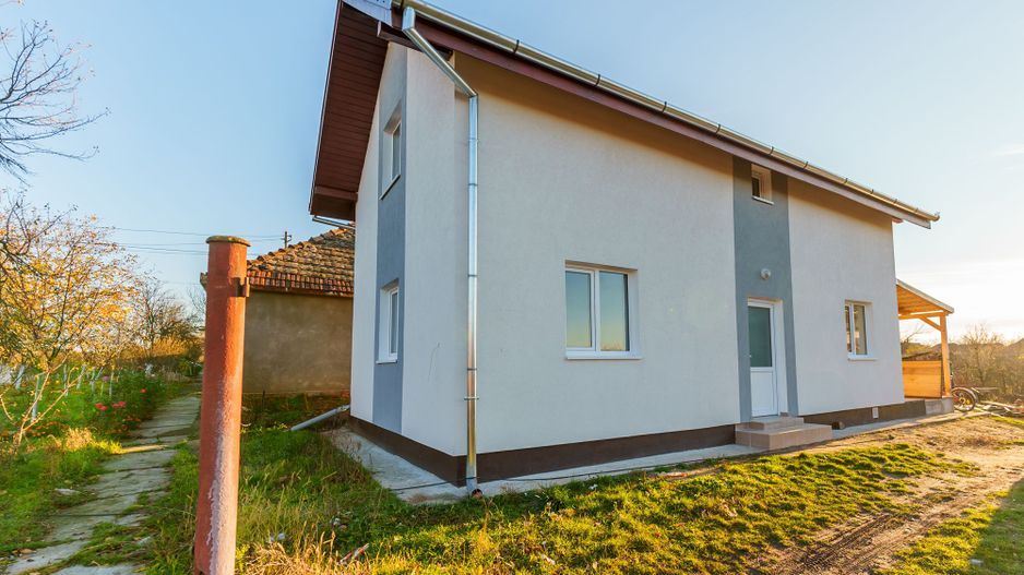 Casă nouă la cheie în Cruceni - Poză 1