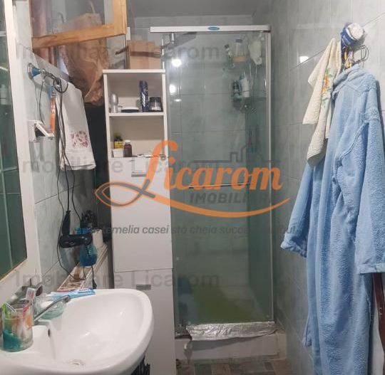 Corp de casa Blumana, zona str Lunga,curte,pod,beci. - Poză 3