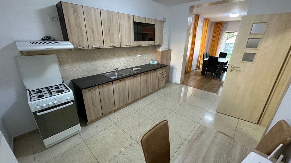 Casă / Vilă cu 4 camere de vanzare  în zona Aradului - Poză 6