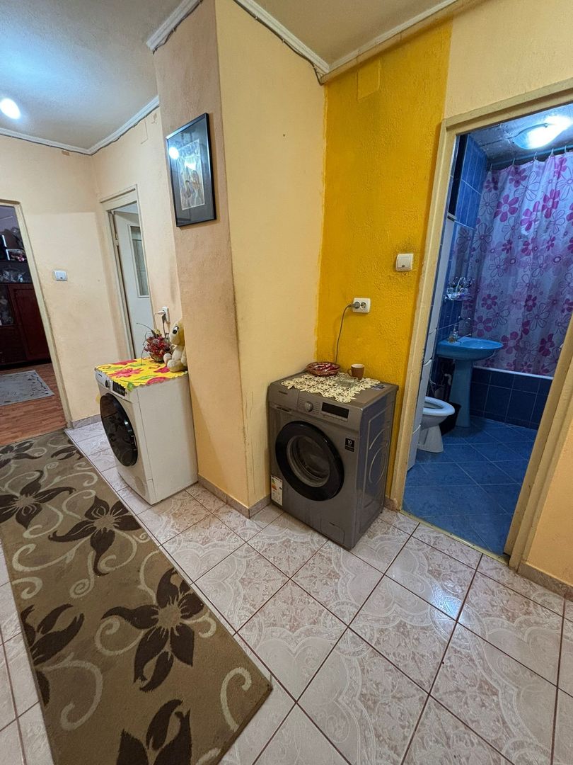 Apartament cu 3 camere de vanzare în Cugir - Poză 8
