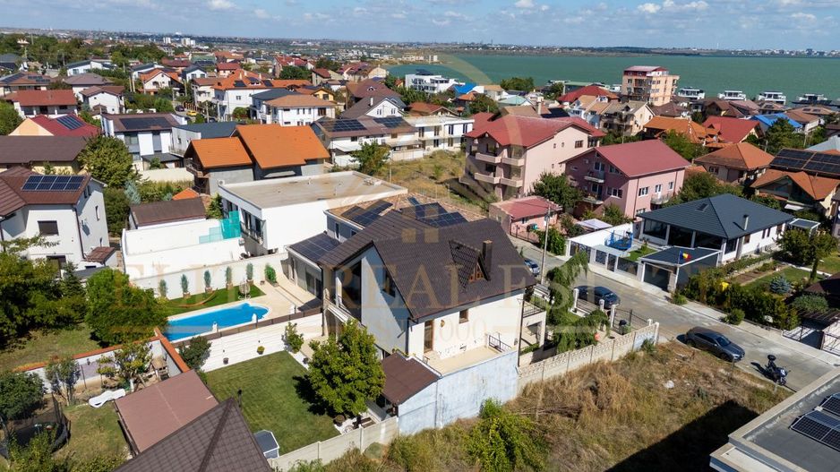 Ovidiu Sud - Zona premium - Vila impozanta, curte mare, garaj, terasa! - Poză 52