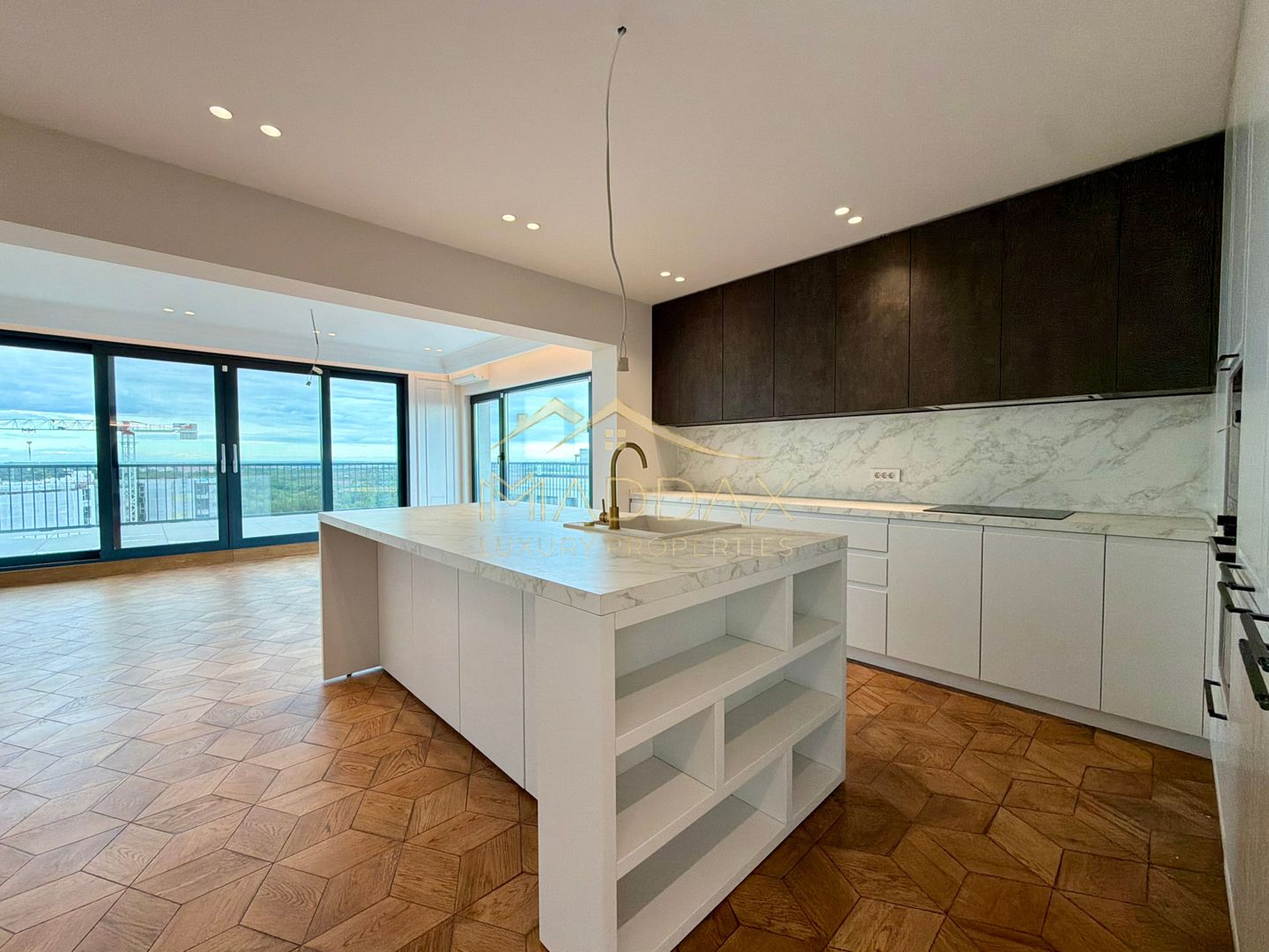 Penthouse cu 4 camere // terasă 70 mp / 200 mp / 3 parking / Straulesti - Poză 18
