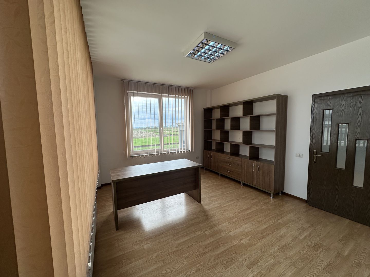 Birouri de închiriat | 20 MP | Etaj 1 | Paza + Supraveghere - Poză 1