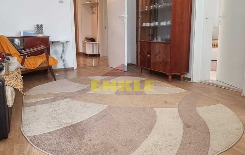 De vanzare apartament cu 3 camere, zona Unirii - Poză 1