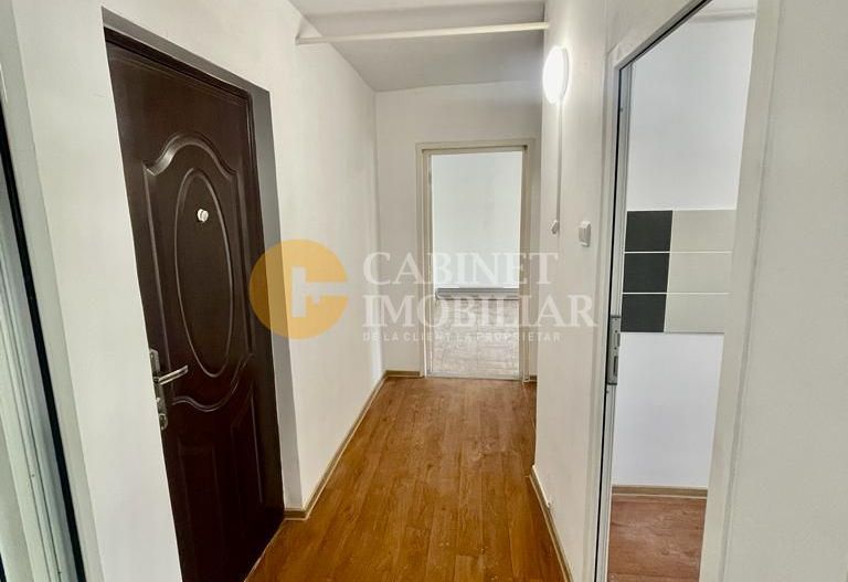 Etaj 1 Apartament 2 Camere Decomandat 55 MP Bloc 1986 - Poză 1