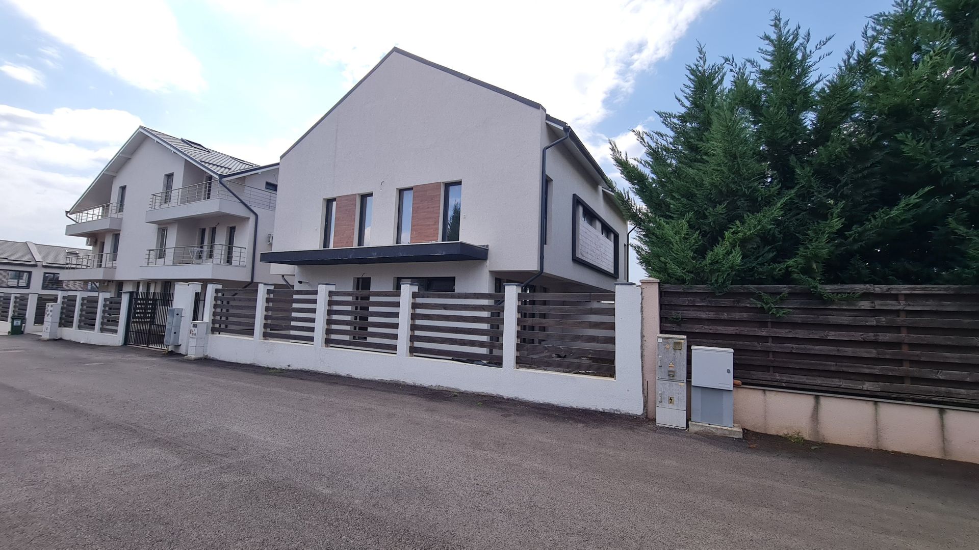 Reducere de pret!!! Duplex cochet in apropierea Mega Image Otopeni - Poză 1