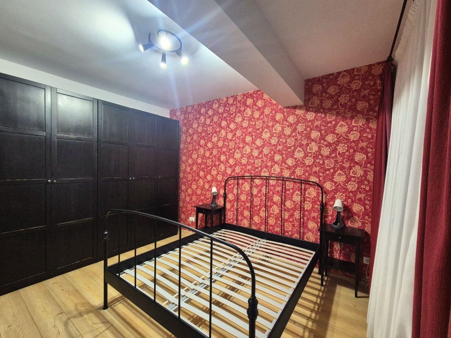 Bloc nou, sectiune mare, apartament 3 camere cu semineu, terasă mare si garaj - Poză 14