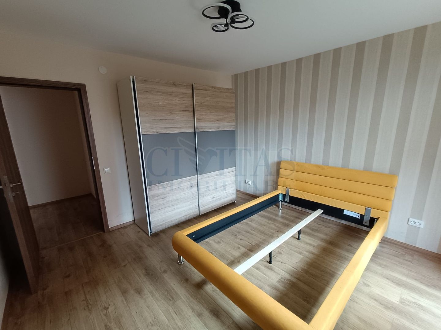 2 camere 45 mp, cu LOC PARCARE SI GRADINA, zona Terra - Poză 3