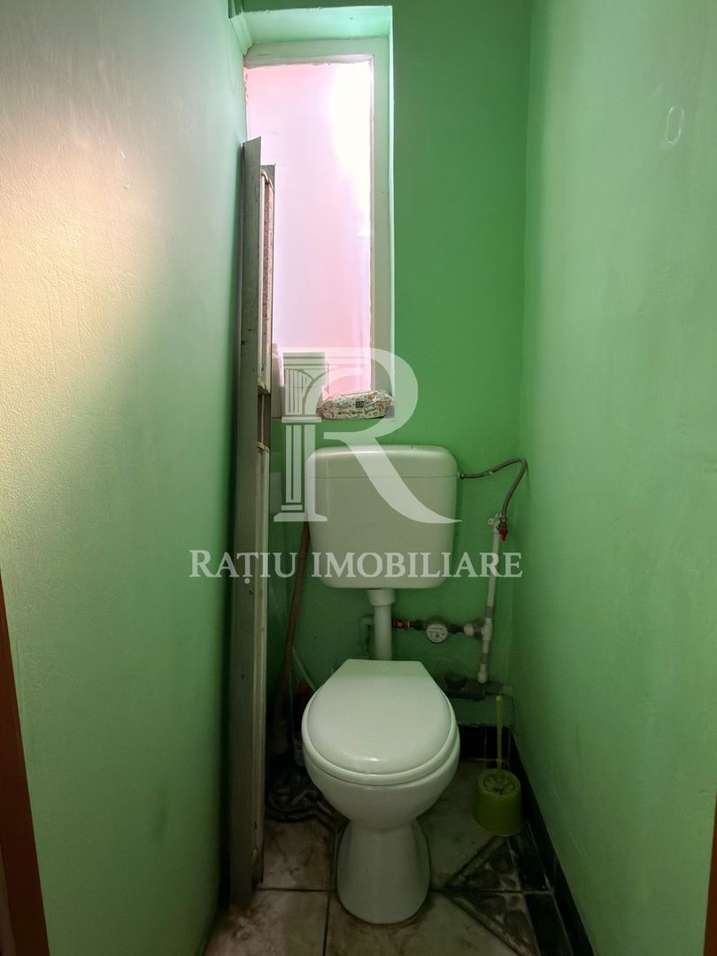 Casă cu spațiu comercial la stradă | Curte | Grădină | Oradea - Poză 7