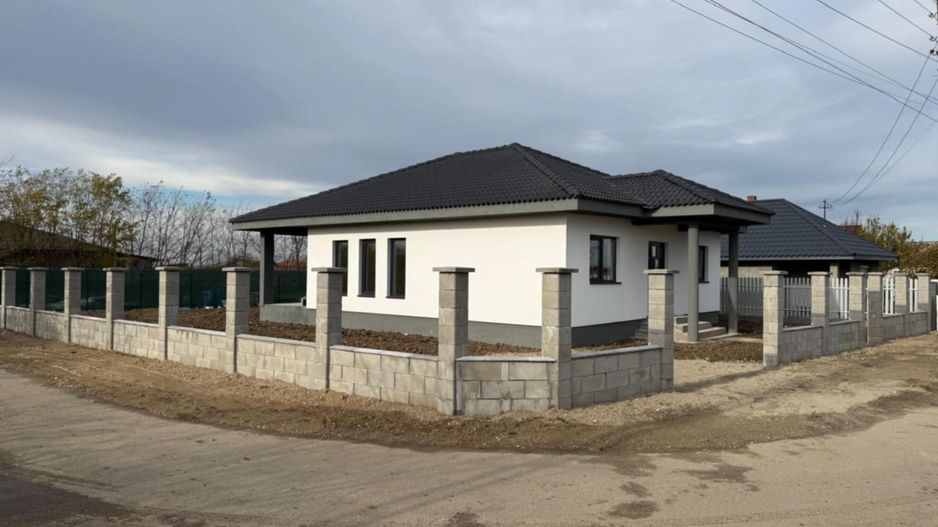 Casa de vanzare în lazuri - Poză 2