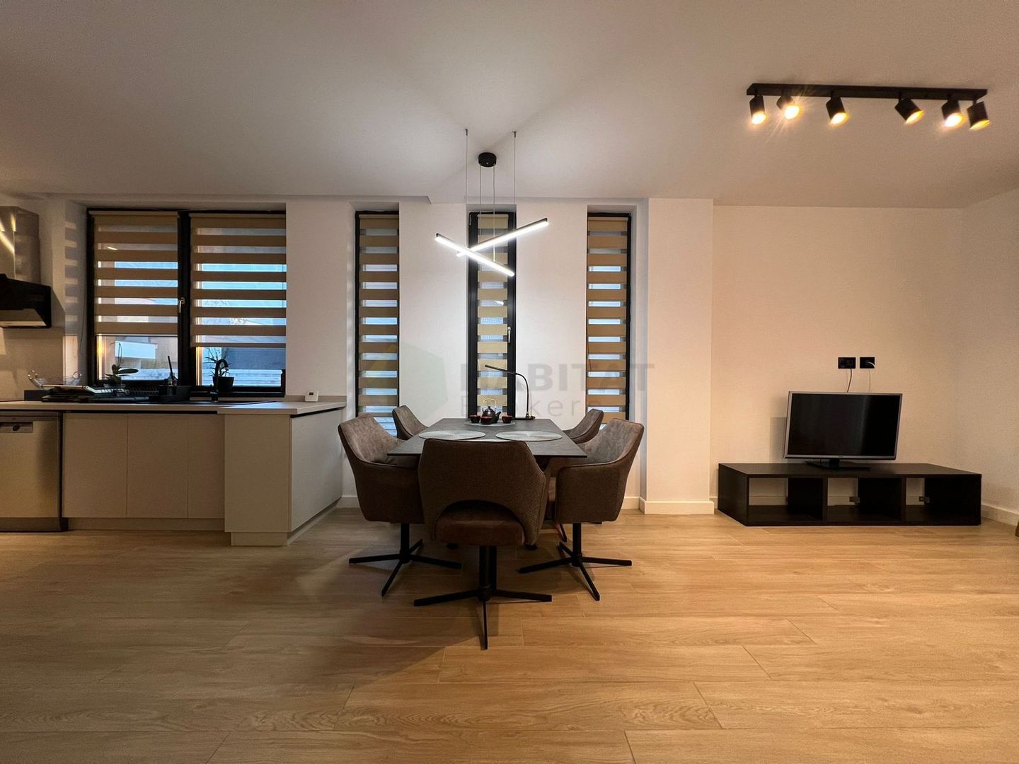 The Class Villas 1 – Vilă modernă de închiriat în Tunari - Poză 4