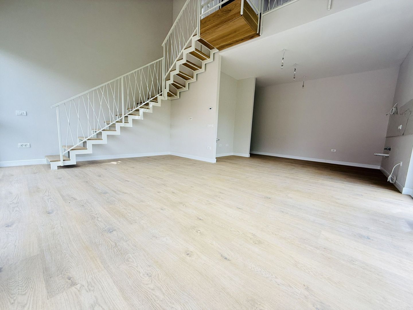 Complexul Studențesc | 3 camere | Scară interioară | 94 mp | Parcare privata - Poză 3