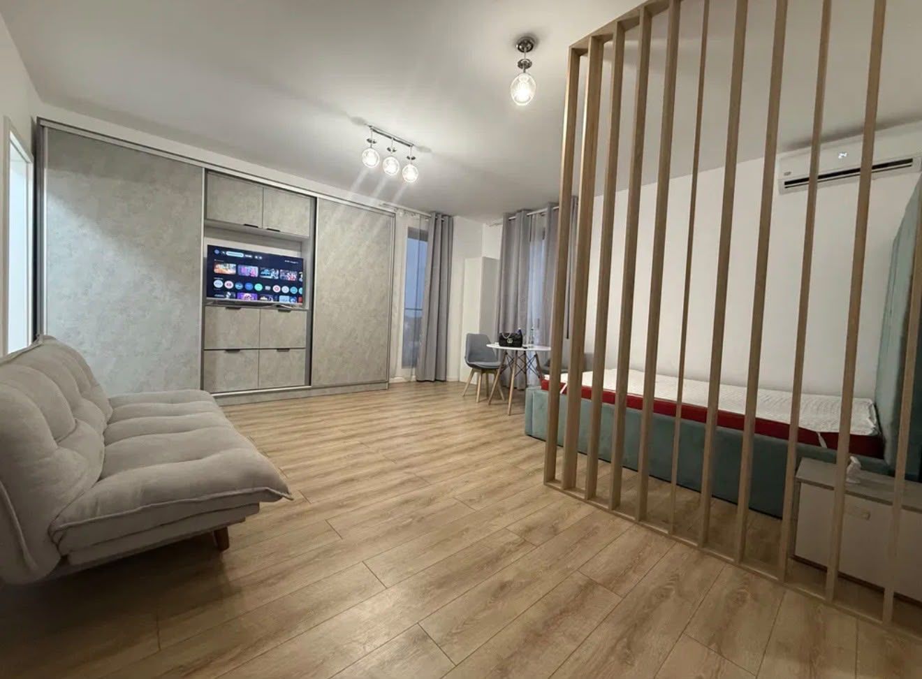 STUDIO PIPERA - PARCARE INCLUSA, CENTRALA PROPRIE, BUCATARIE INCHISA - Poză 1