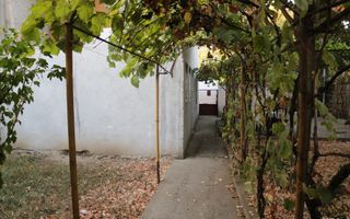 Vand casă cu teren. - Poză 5