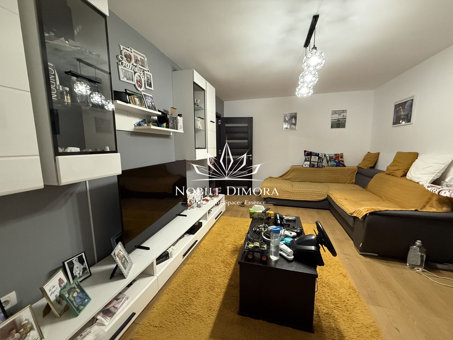 Apartament cu 3 camere de vanzare - 2 balcoane - zona Bucovinei - Poză 1