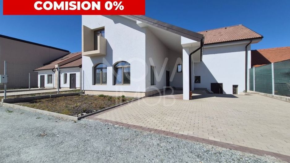 Casa generoasa cu 7 camere, 3 bai, dressing si parcare – Sura Mica - Poză 1