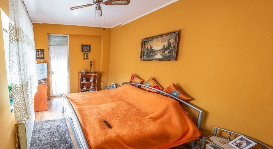 De vânzare casă cu etaj - Poză 2