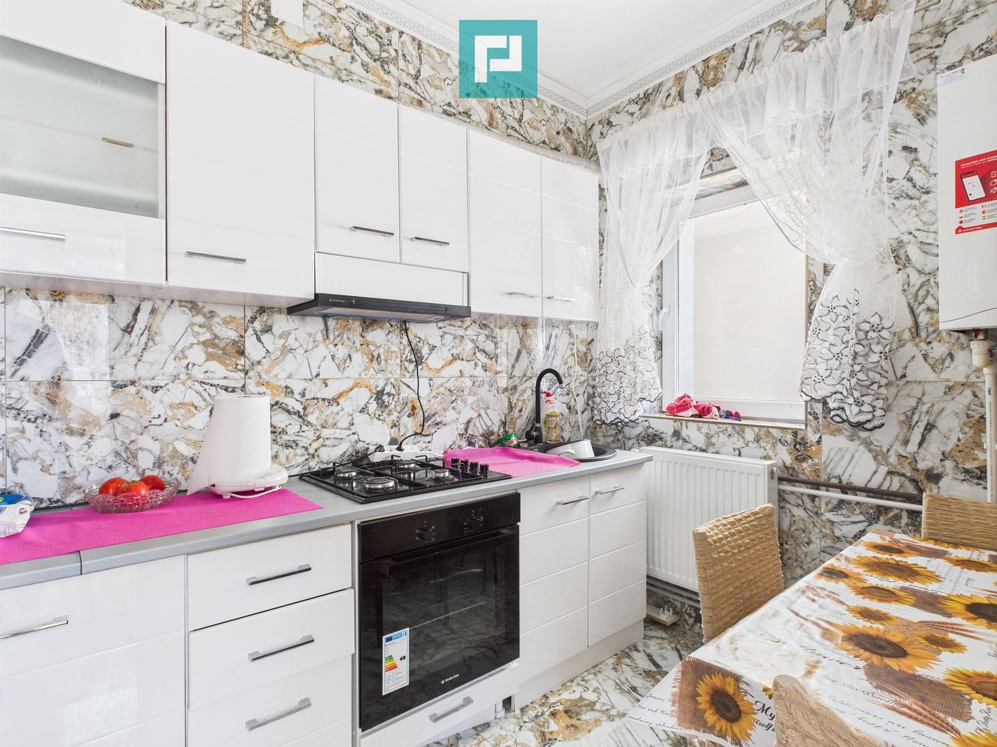 Casă cu 3 camere, anexe  locație Premium în Pecica - Poză 4