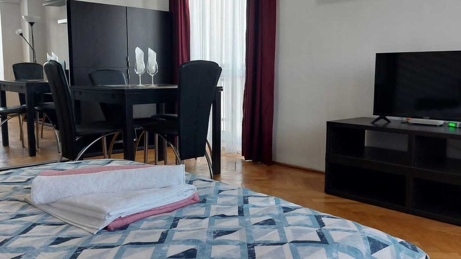 Închiriere Garsonieră 44 mp Bd. Unirii, Decomandată, 2 Balcoane, Pază - Poză 2