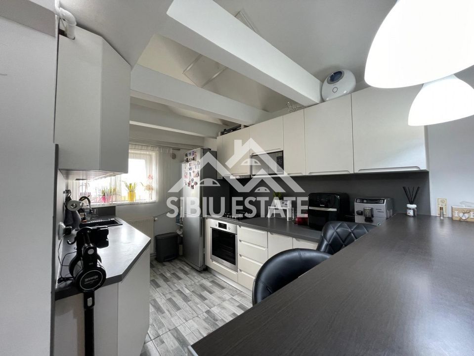 Apartament de vanzare, cu 4 camere,  82.4 mp. -Calea Cisnadiei (Ciresica) - Poză 19