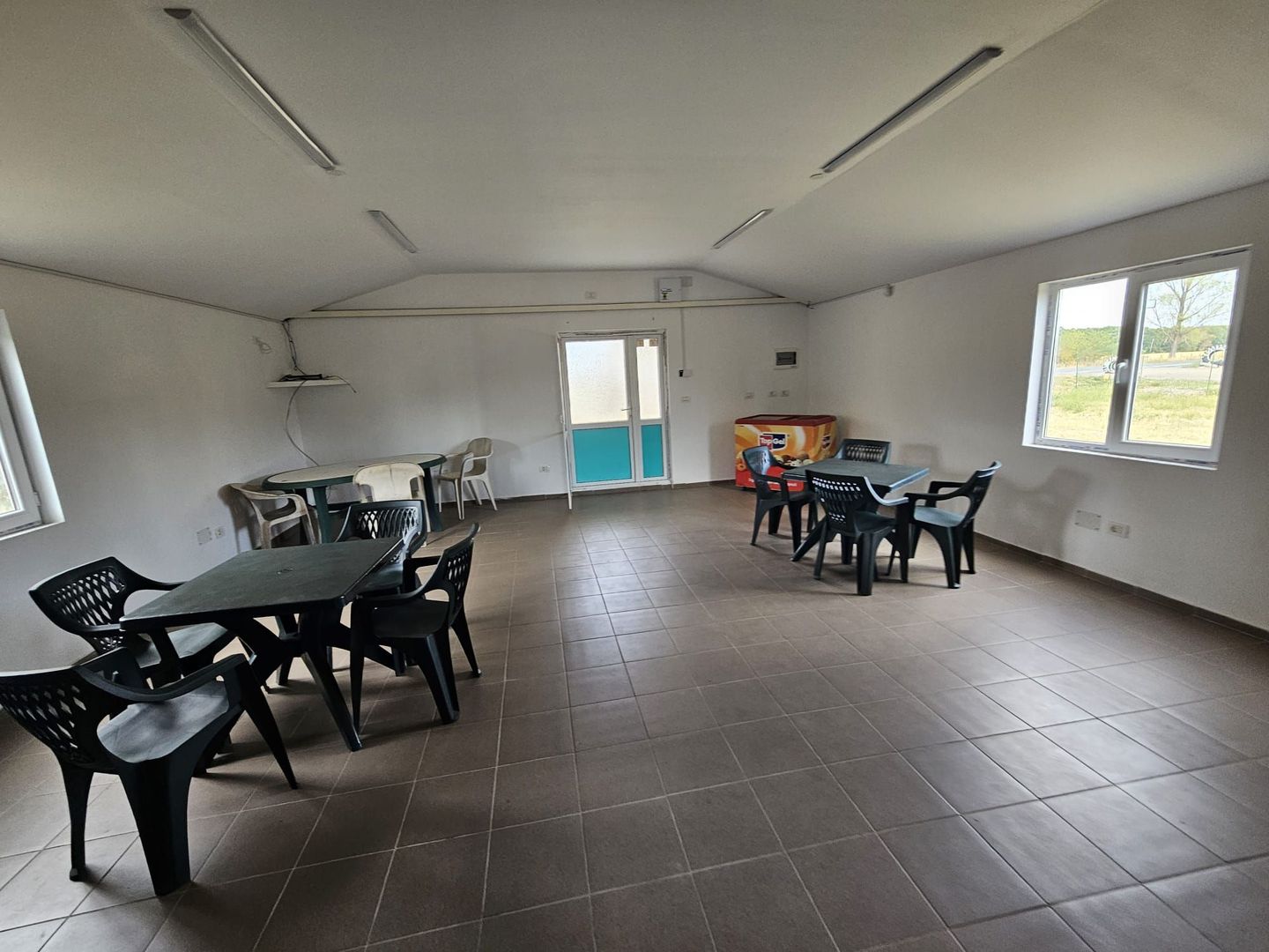 Spatiu comercial + teren, Moraresti stradal, DN7 Pitesti-Valcea - Poză 14