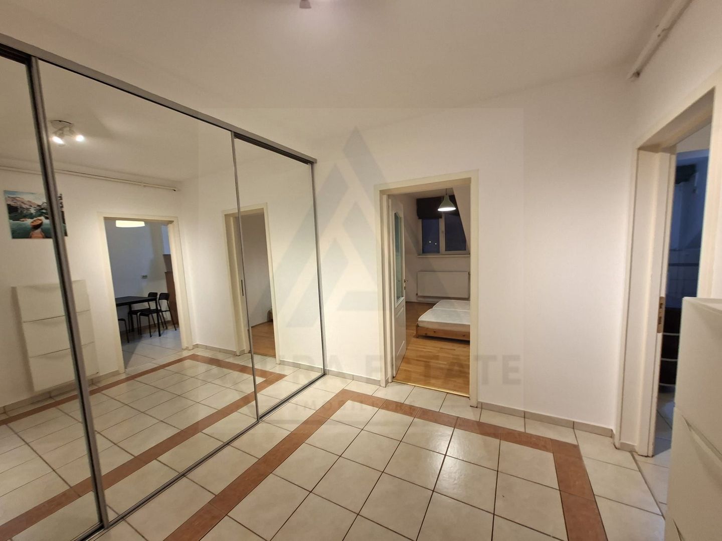 Apartament 2 camere 64 mp utili pivnita si parcare privata in Strand - Poză 2