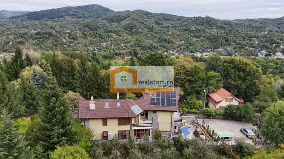 Vedere padure, panouri solare si fotovoltaice, pompa de caldura,  semineu - Poză 1