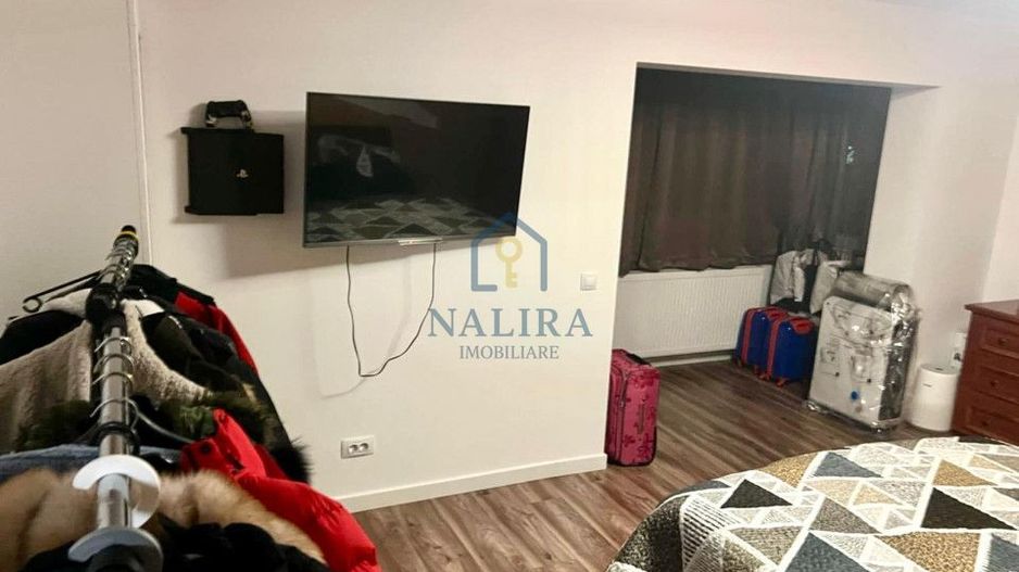 Vanzare apartament - 3 camere  - etaj intermediar - Paltinisului - Poză 5