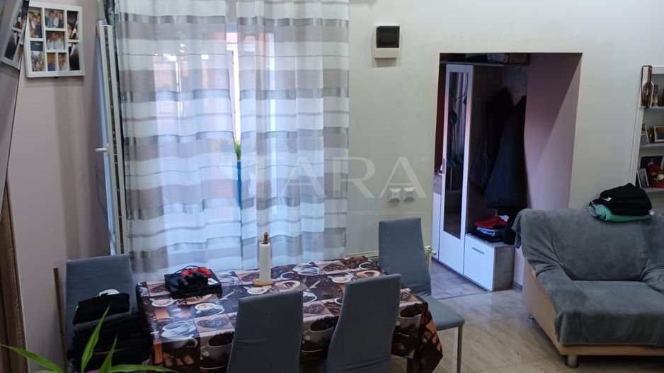 Casa insiruita de vanzare cu 4 camere in zona Centrala - Poză 1