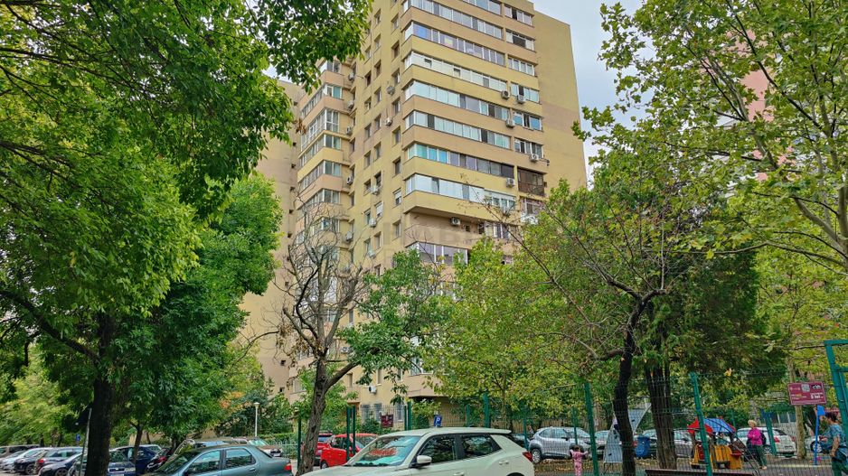 Prima inchirere,  strada Odobesti la intrarea in parc - Poză 18