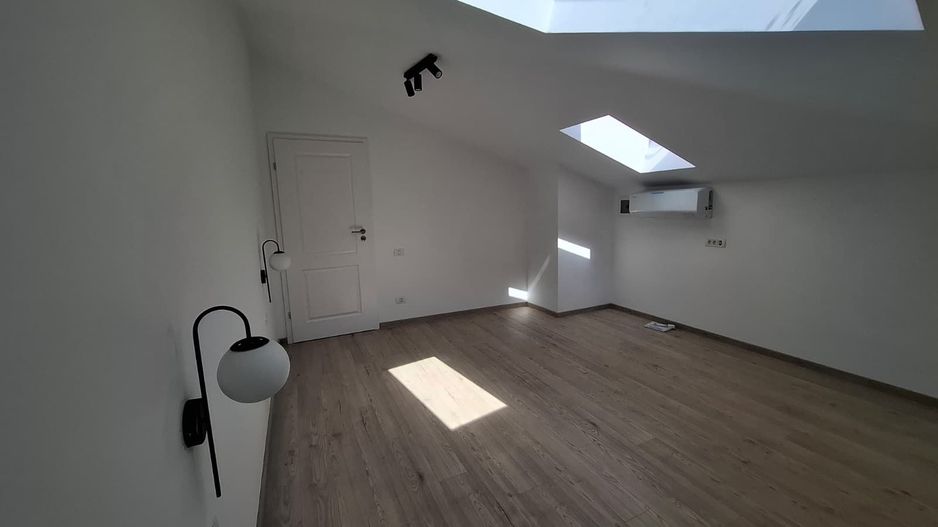 Apartament 4 Camere  in Vila , Centrala , Parcare , Totul Nou L352 - Poză 8