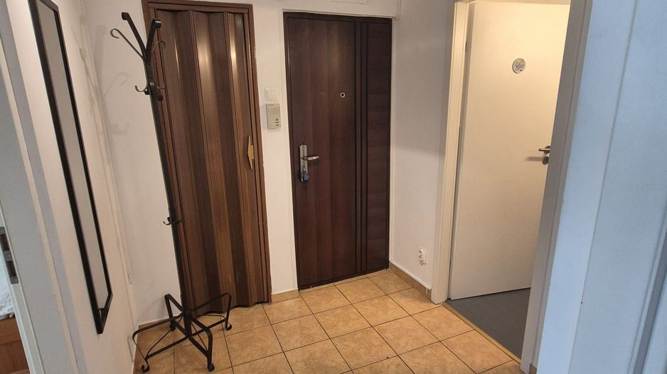 Apartament 2 camere. Decomandat. La 3 min. de metrou Eroii Revolutiei. - Poză 3