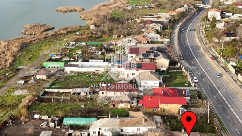 Teren intravilan 1052mp cu casa renovabila de cărămidă Tuzla - Poză 1