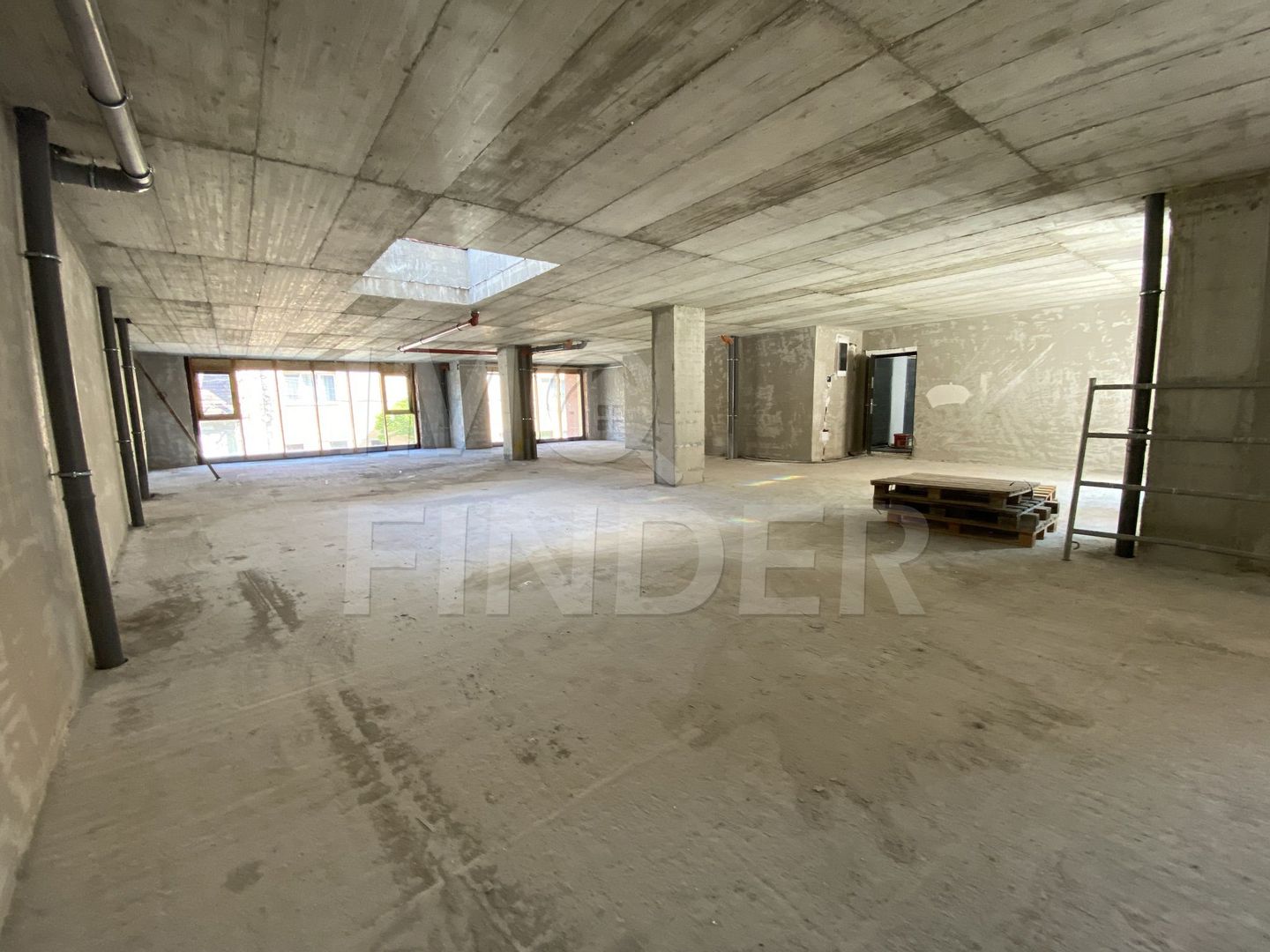 Vanzare spatiu birouri 200 mp, geamuri la strada acces separat, Centru - Poză 4