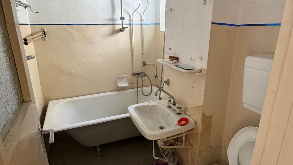 vand apartament 3 camere, zona Splai Mihai Viteazul , etaj superior - Poză 3