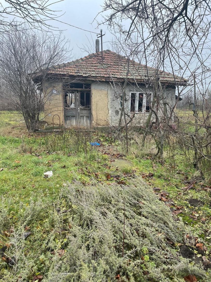 Teren intravilan 3367 mp cu casa demolabile 54 mp puț existent! - Poză 4