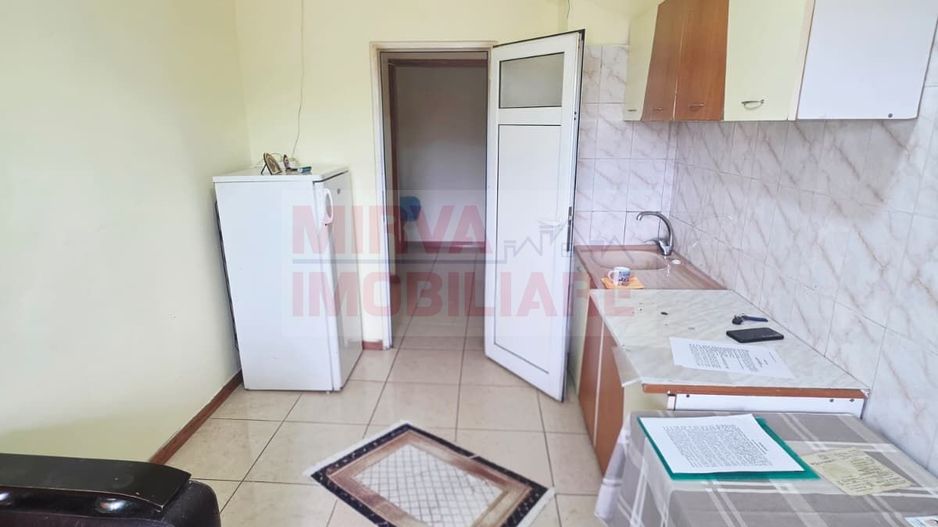Vanzare apartament 2 camere decomandat, Malu Rosu, parter inalt - Poză 11