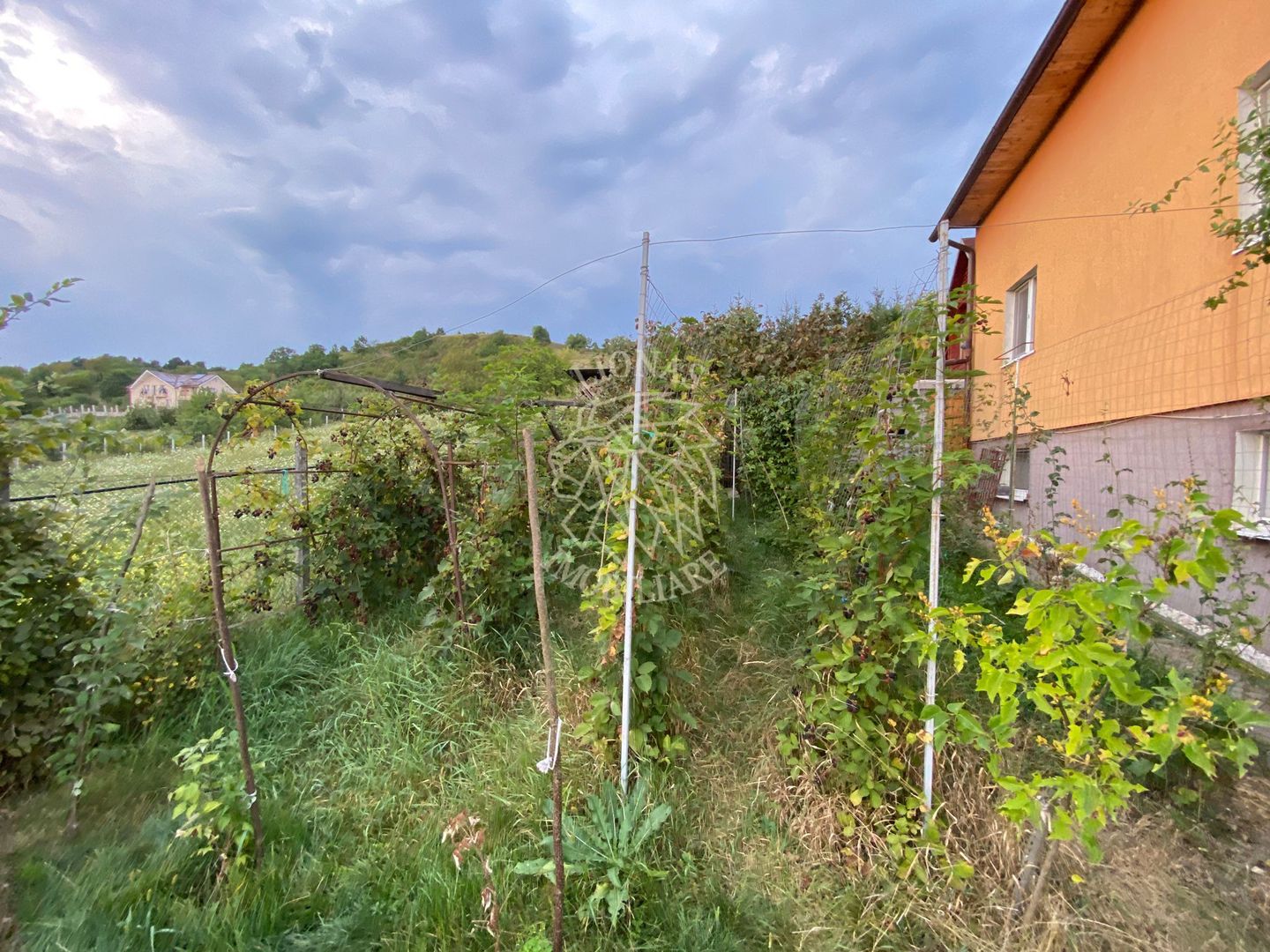 Casa 210 mp-garaj-curte amenajata-panouri solare-Ghinda - Poză 8