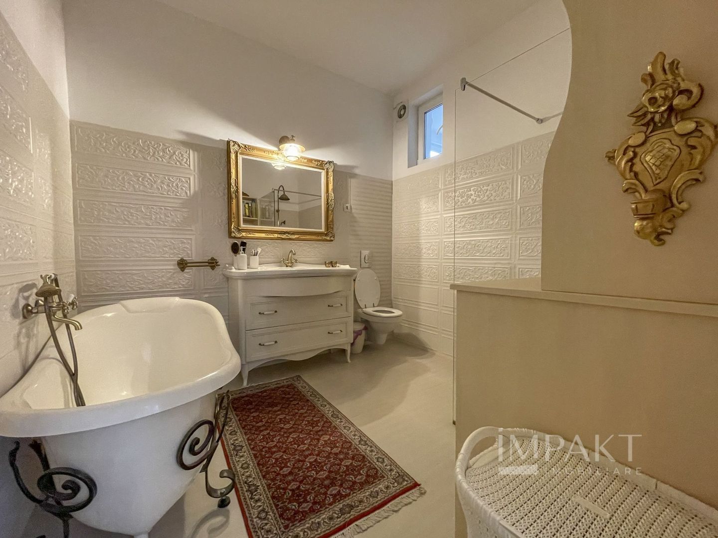 Apartament deosebit cu 3 camere, curte si parcare, aproape de Centru - Poză 13