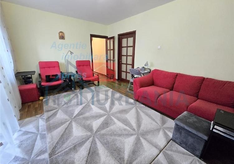 Apartament 3 camere Tătărași str. Ciurchi - Poză 1