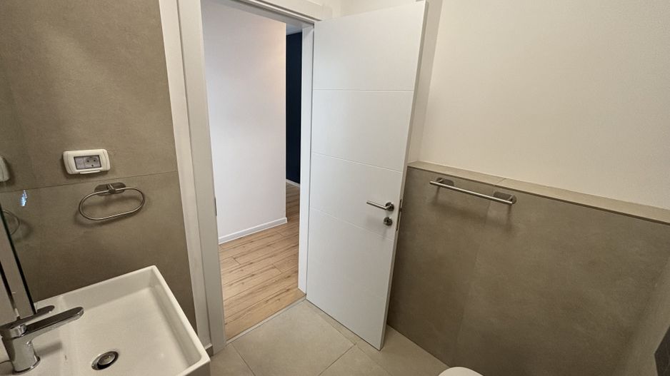 Apartament 3 Camere Decomandat | Terasă 23 mp cu Vedere la Lac + Parcare - Poză 9