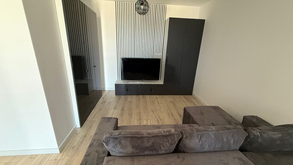 Torontal Apartament Decomandat, Loc Parcare la Subsol, Complet Mobilat - Poză 1