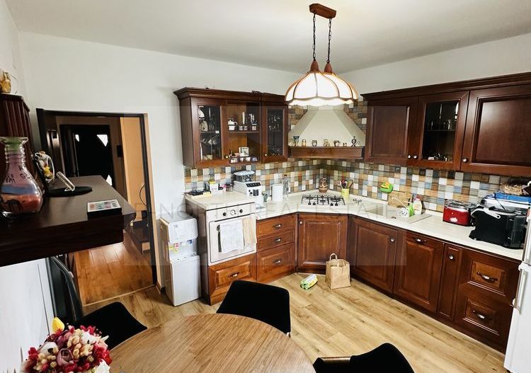 Vila mobilată complet de închiriat, aproape de pădure, 4 camere - Poză 6